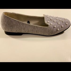 Flat pearl shoes ( loafer) / brand new, size 6